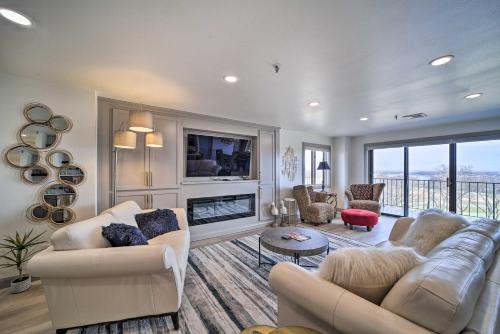 Afton Apartment | Balcony and Lake View Modern Condo in Monkey Island
