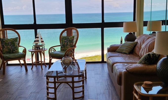 Sand Key Condo | BALCONY HEATED POOL SPA GRILL OCT 18-NOV 1 DEC 7-JAN 17 FEB 28-MAR 28 DISCOUNT