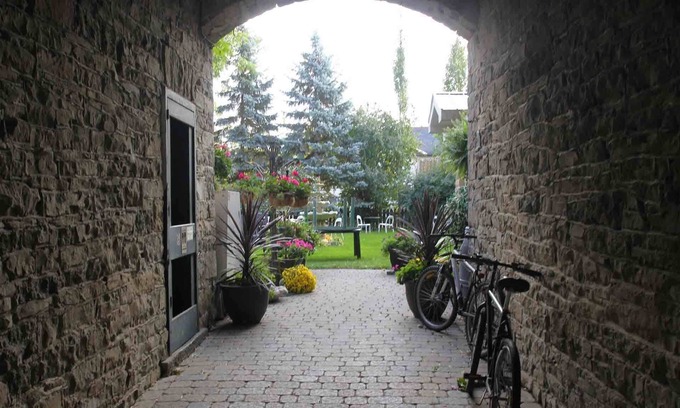 Merrickville Hotel | Baldachin Inn