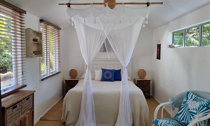 Coromandel Cabin | Bali Haven - Part of Coromandel Eco Sanctuary. Pet Friendly/Tranquil/Chimenea