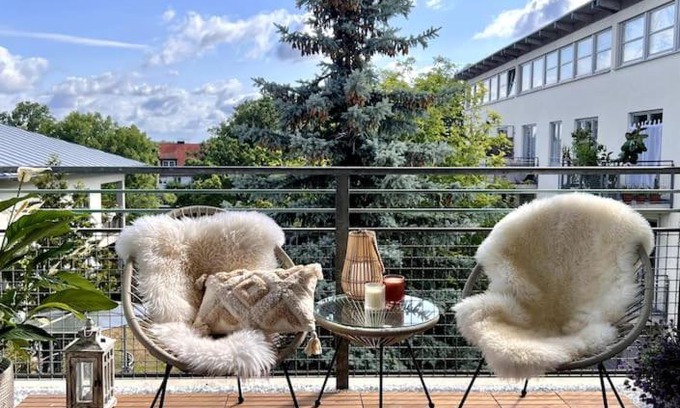 Schoenefeld Apartment | BALI HOME Stylische Wohnung mit Terrasse