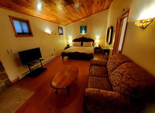 Stanardsville Apartment | Bali Suite