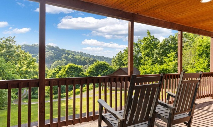 Stanley Cabin | Balk Retreat/MountainViews/HotTub/Firepit
