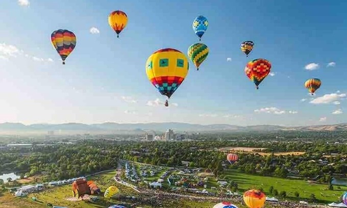 Northeast Reno House | Balloon Festival Terrace, M$ Views 4TVs, Sleeps 10