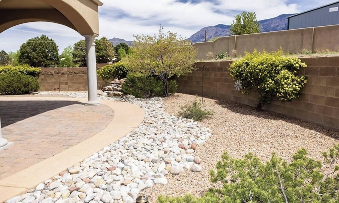 North Albuquerque Acres House | Balloon Fiesta getaway in serene North Albuquerque Acres
