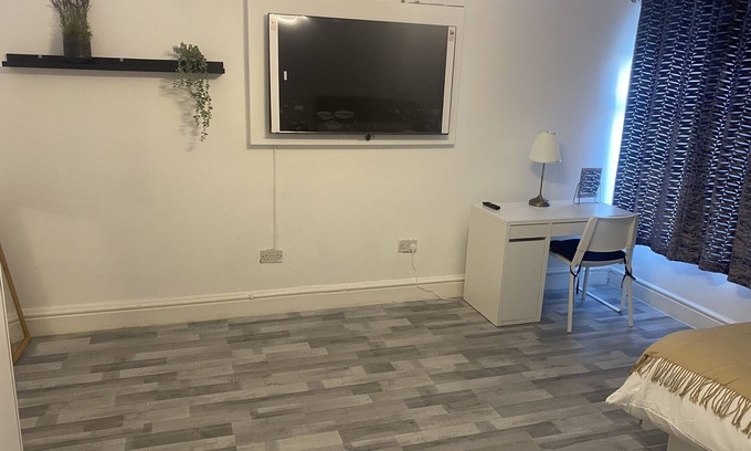 Manchester Apartment | Balmy’s Place