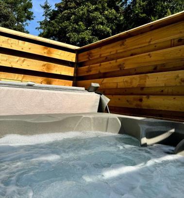 Almondbank Ski Chalet | Balor 1 - Hot Tub-Perth-Pets