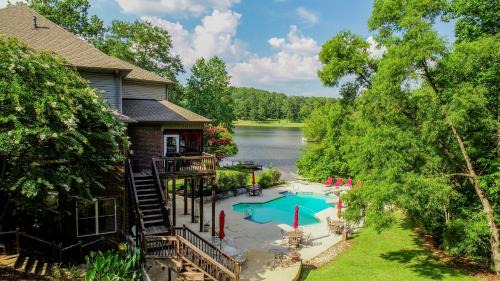 Tuscaloosa House | Bama Lakeside Retreat