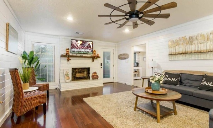 Northport House | Bama Ranch | 4 Miles to Stadium | Sleeps 8