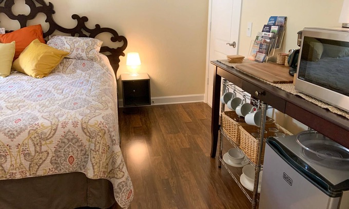 Bay St Louis Apartment | Bamboo Room Oasis Private King Guest Suite 5 Min to Beach & Casinos!