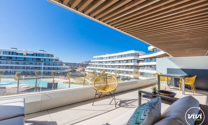 Torremolinos Apartment | Bambu - Beachfront | Pool