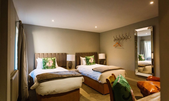 Bampton House | Bampton Townhouse