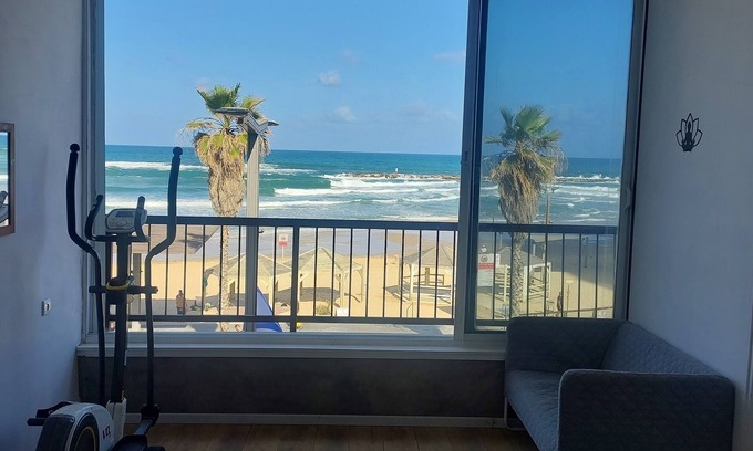 Kerem HaTeimanim Apartment | Banana beach front Aparthotel TLV, 3BR, AC, center