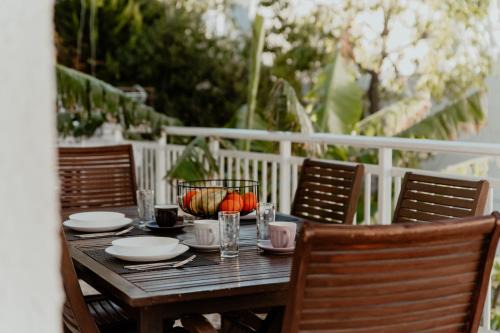 Polichrono Apartment | Banana Leaf House