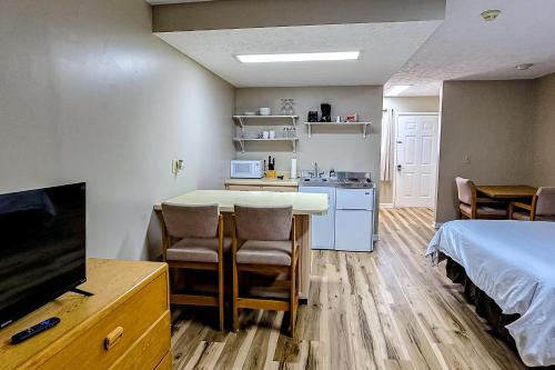 Baneberry Hotel | Baneberry Inn 1