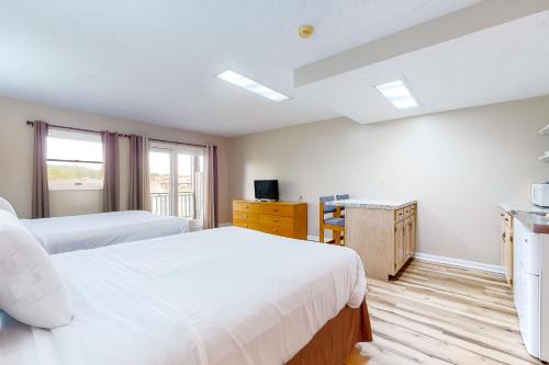 Baneberry Hotel | Baneberry Inn 5