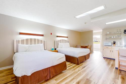Baneberry Hotel | Baneberry Inn 6