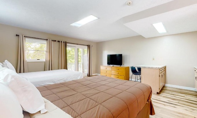 Baneberry Hotel | Baneberry Inn 7