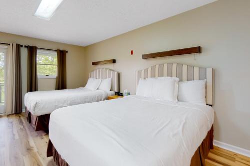 Baneberry Hotel | Baneberry Inn 8