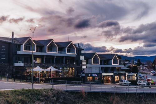 Jindabyne Hotel | Banjo Paterson Inn
