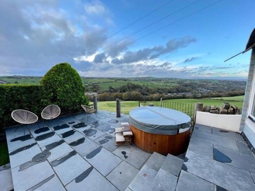 Barkisland House | Bank View next to the Fleece Countryside Inn