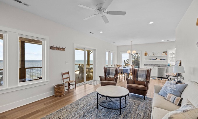 Cedar Island House | Banks' Haven-Sound Front/Pet Friendly Home