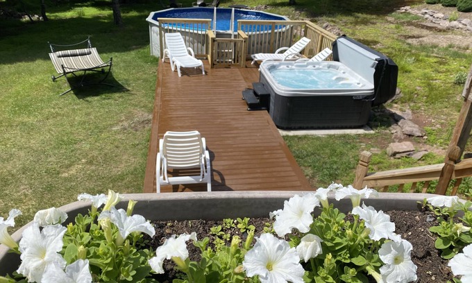 Albrightsville House | Bar house, Sauna, Game room Hot Tube 3,5bath Central AC, WiFi, lakes, pools, ski