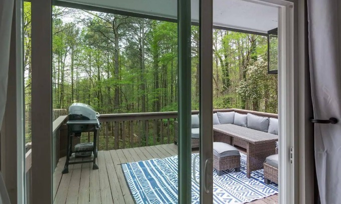 Athens House | Barcade Bungalow - Modern West Athens Hideaway
