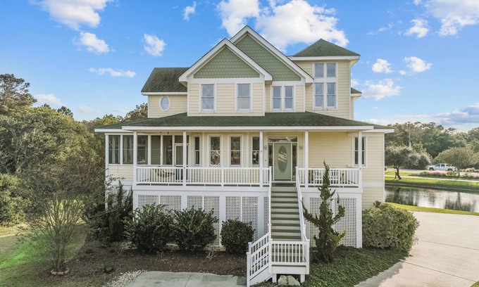 Buck Island House | Bare Feet Retreat 4-bed 3.5-bath home in Corolla, pet friendly, hot tub, sleeps 10