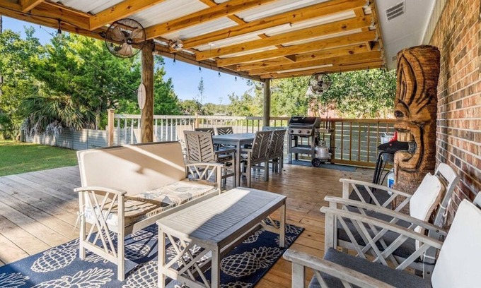 Fort Walton Beach House | Bare-Foot Pet Friendly-Waterfront Home w Boat Slip