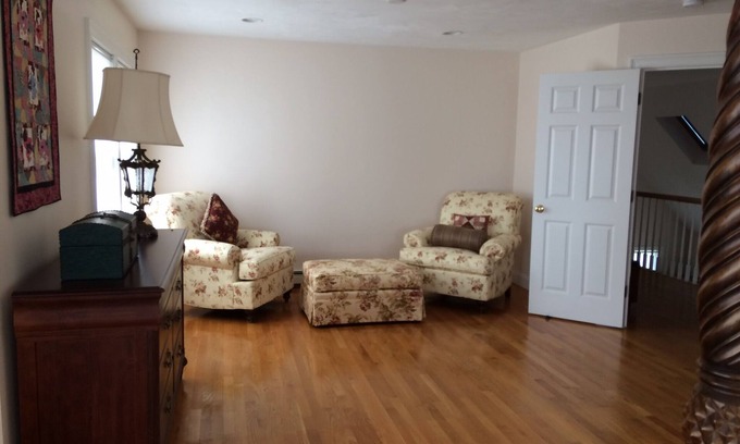 Bourne House | "Barefeet Retreat" ~ A Family House In Bourne With A Lovely Water View