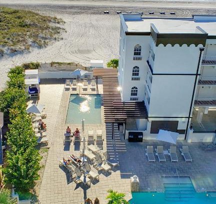 Madeira Beach Hotel | Barefoot Beach Club
