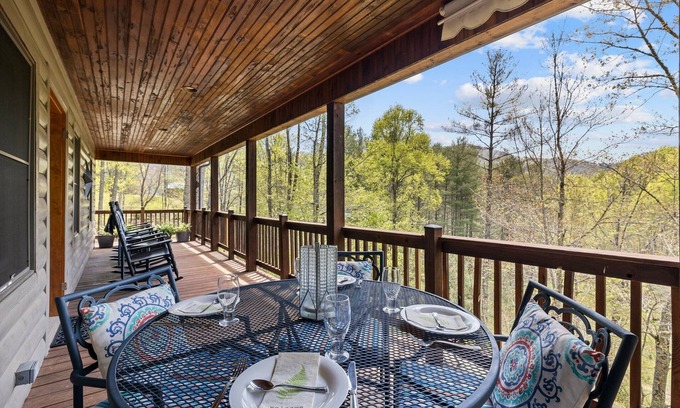Burnsville Cabin | Barefoot Cabin with Extras
