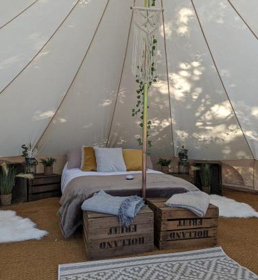 Hever Other | Barefoot Retreats