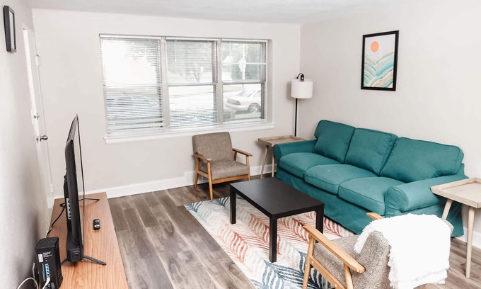 St. Louis Apartment | Bargain-Priced Apt w/24-Hour Fitness Ctr