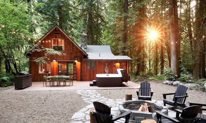 Mount Hood Village Cabin | Barlow Haus is a cozy cabin nestled on 2 wooded acres at the base of Mount Hood.