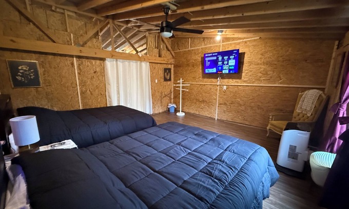 Mesena House | Barn Apartment located in beautiful Warrenton GA. 52ac, Lakes, Walks and more!