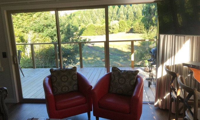 Wairakei House | Barn style cottage