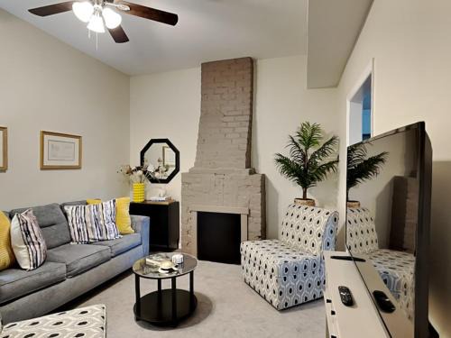 Metropolitan Apartment | Barnard Row 1406