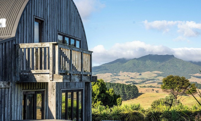 Raglan Cabin | Barnstyle eco lodge - stunning ocean and mt views.