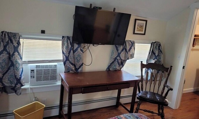 East Haven Rutland County Apartment | Barrett Hill Rooms 1 mile from all medical accommodations in Rutland City
