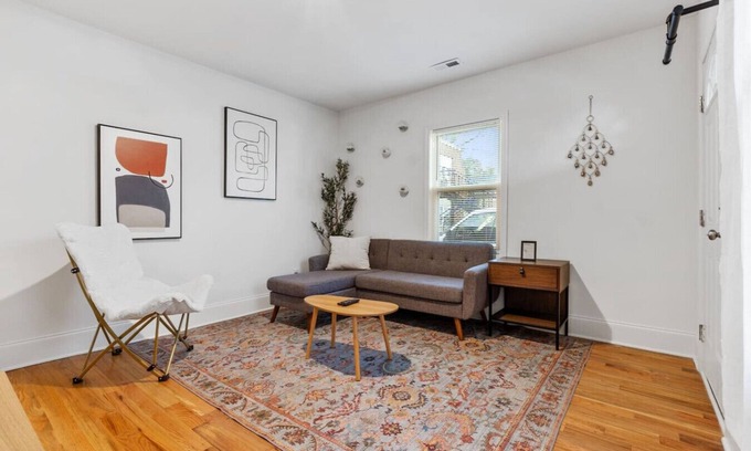 Downtown House | Bart St Bungalow- Pet Friendly!