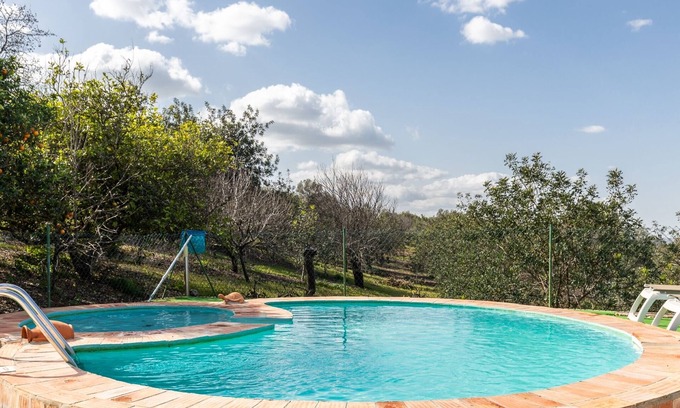 Espargal Villa | Bartsia Blue Villa, Parking, Balcony, Garden, Wifi,!New!