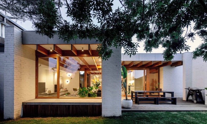 Barwon Heads House | Barwon heads architect designed beach house heated pool, great location sleeps 8