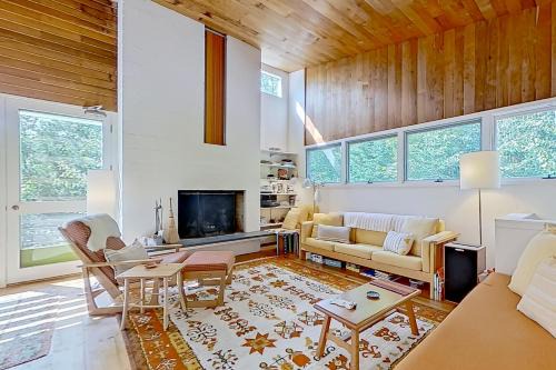 Jackson House | Base Camp 32