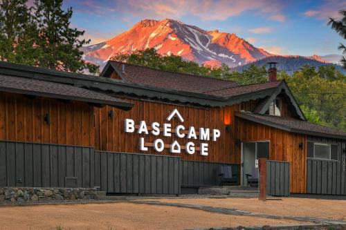 Mount Shasta Hotel | Basecamp Lodge