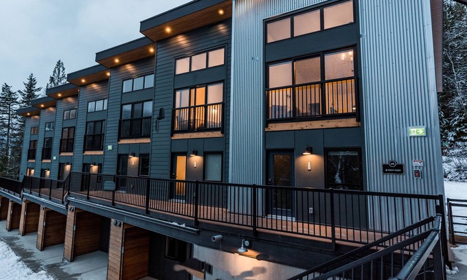Revelstoke Hotel | Basecamp Resorts Revelstoke I Three Bedroom Suite