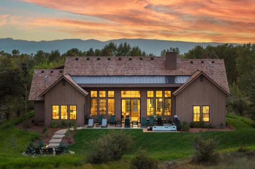 Driggs House | Basecamp Stays - Lux Teton Lodge Privacy & Hot Tub