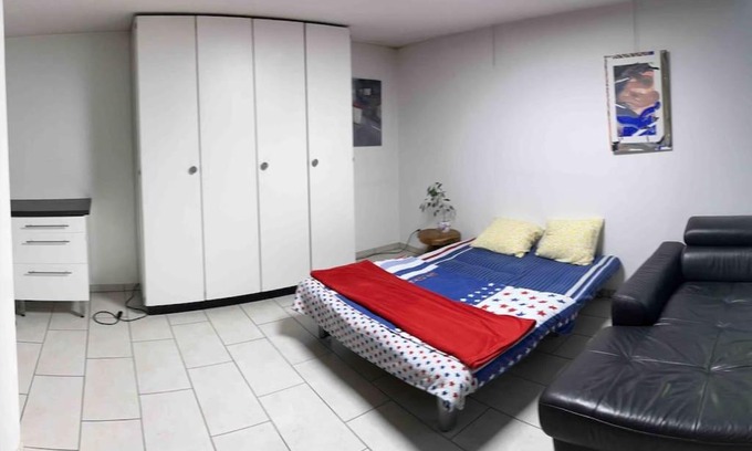 Muttenz Apartment | Basel - 5 mins away - Modern Basement Studio with Kitchen 35m2 in Muttenz