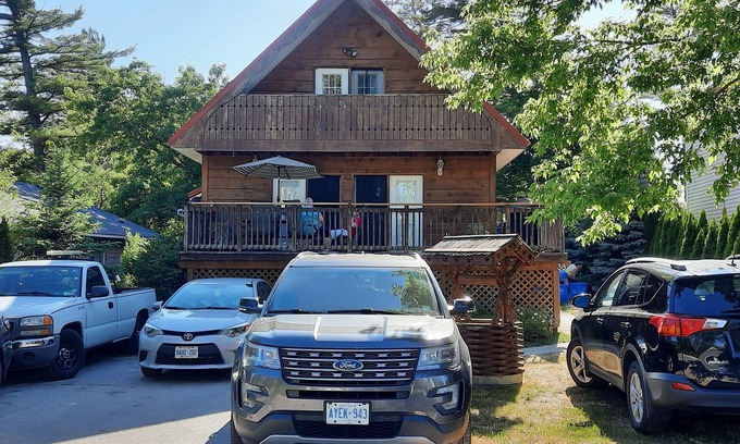 Wasaga Beach Cottage | Basia Chalet by the beach.